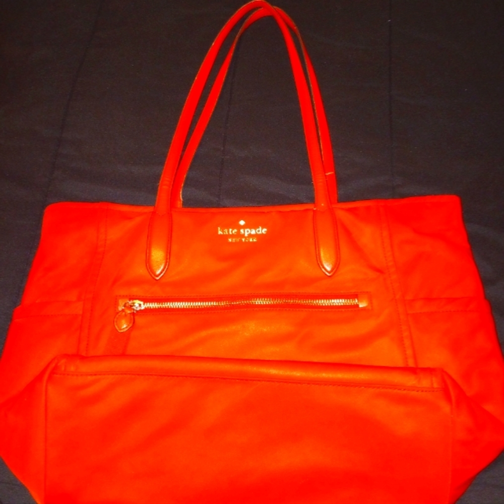 Kate Spade handbag... Beautiful and in excellent condition..